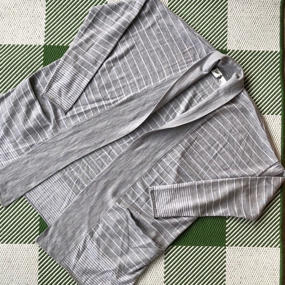 Gap gray horizontal striped open front cardigan. New never worn. - Picture 1 of 5